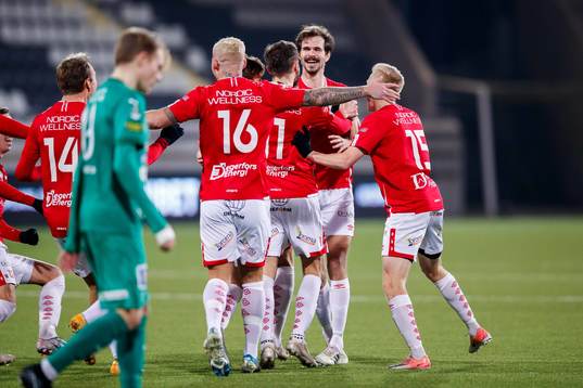 Degerfors Sebastian Olsson jublar