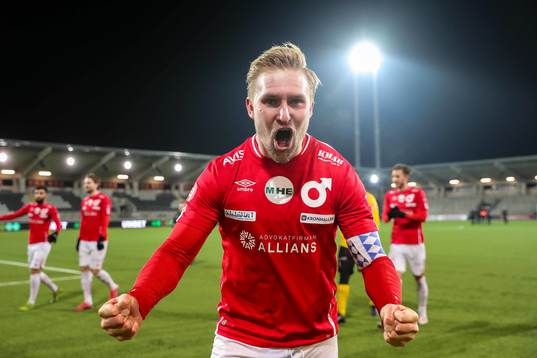 Degerfors Oliver Ekroth jublar över avancemanget till