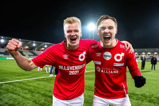 Degerfors Axel Lindahl och Jakob Ortmark jublar över