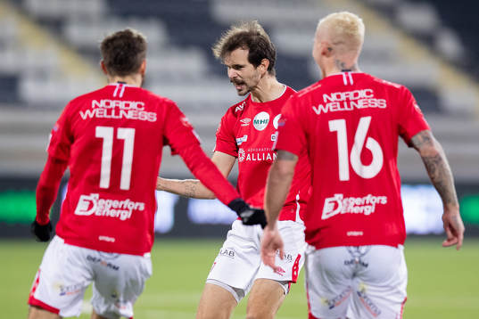 Degerfors Sebastian Olsson jublar