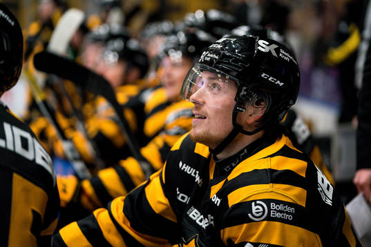 Skellefteås Jesper Frödén jublar
