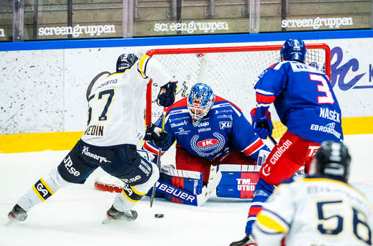 Oskarshamns målvakt Joe Cannata och Pontus Näsén mot