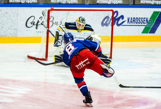 Oskarshamns Fredrik Olofsson gör här 1-1
