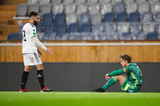 GAIS Mervan Celik tackar Dalkurds Christoffer Styffe
