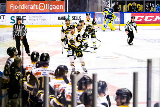 Markus Vikingstad of Stavanger Oilers celebrates