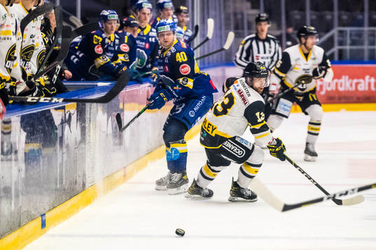Rasmus Ahlholm of Storhamar and David Morley of Stavanger