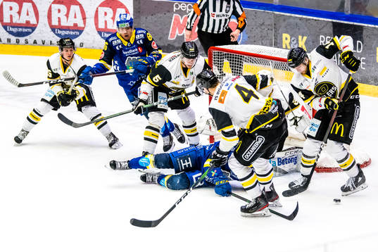 Jonathan Hafsmoe of Storhamar, Andreas Klavestad , Kristian