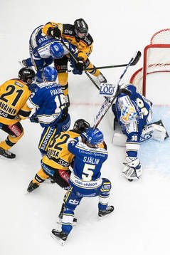 Leksands Lucas Nordsäteroch Luleås Isac Brännström och