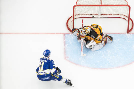 Leksands Martin Karlsson gör 3-1 bakom Luleås målvakt