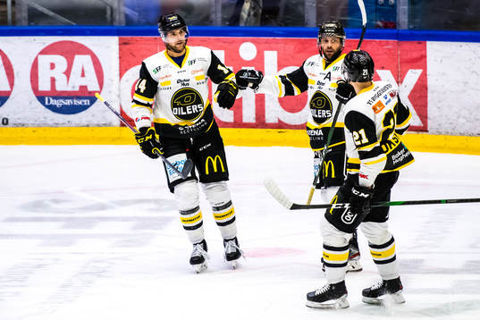 Dan Kissel of Stavanger Oilers celebrates