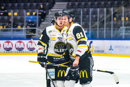 Tommy Kristiansen of Stavanger Oilers walks off the pitch