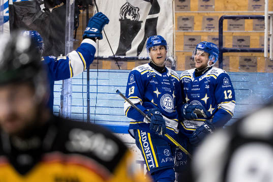 Leksands Jon Knuts och Fredrik Forsberg jubel