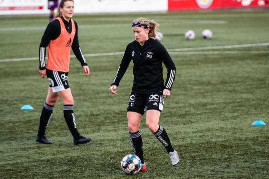 Julie Blakstad of Rosenborg warms up