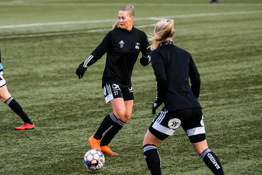 Lisa-Marie Karlseng Utland of Rosenborg warms up