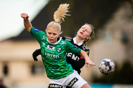 Kaja Karlsen of Klepp and Solfrid Vaagan Hofset of Rosenborg