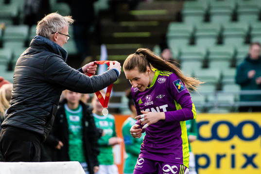 Rugile Maria Rulyte of Rosenborg with her silver medal