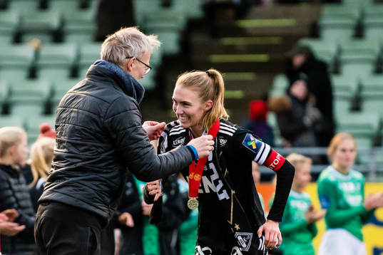 Emilie Lein of Rosenborg with her silver medal