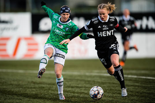 Tuva Hansen of Klepp and Julie Blakstad of Rosenborg