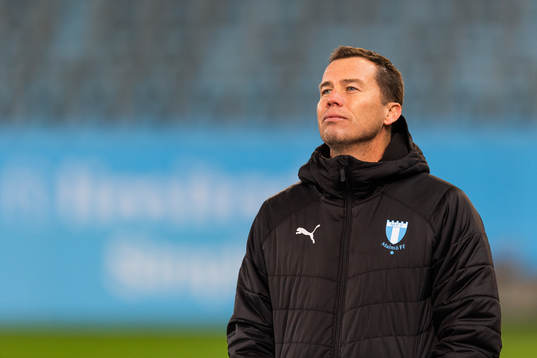Malmö FFs sportchef Daniel Andersson när Behrang Safari