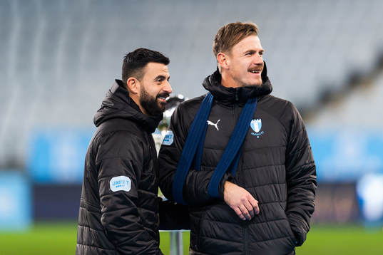 Malmö FFs Behrang Safari hyllas och står