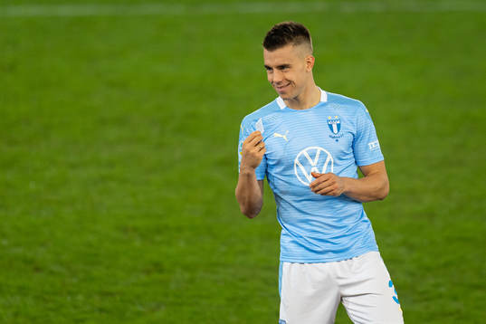 Malmö FFs Jonas Knudsen med sin guldmedalj