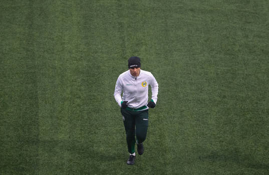 Hammarbys Paulinho värmer upp