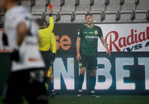Hammarbys Richard Magyar får rött kort