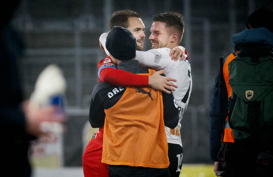 Örebros målvakt Oscar Jansson och Benjamin Erik