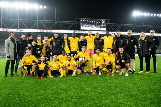 Elfsborgs spelare och ledare jublar