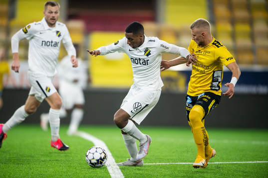 s Paulos Abraham och Elfsborgs Simon Strand