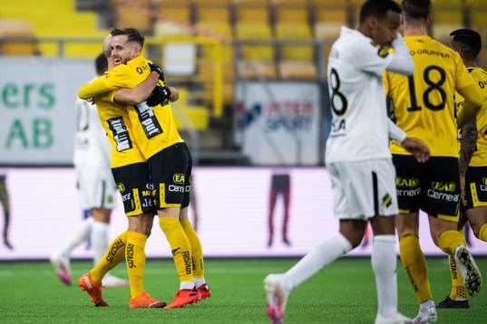 Elfsborgs Rasmus Alm jublar med Robert Gojani