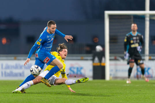 Mjällbys Jacob Bergström och Falkenbergs Carl Johansson