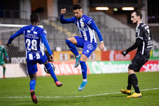 IFK Göteborgs Alhassan Yusuf Abdullahi och Tobias Sana mot