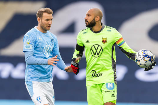 Malmö FFs Ola Toivonen och Östersunds målvakt Aly Keita