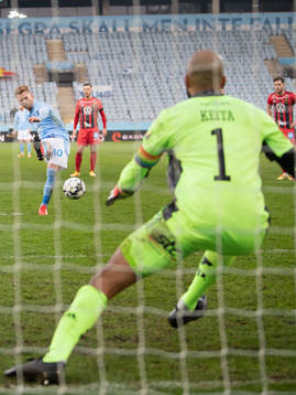 Malmö FFs Anders Christiansen gör 3-0 på straff på