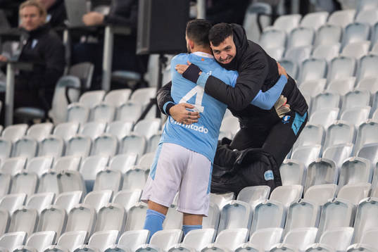Malmö FFs Behrang Safari kramar om målvakt Dusan