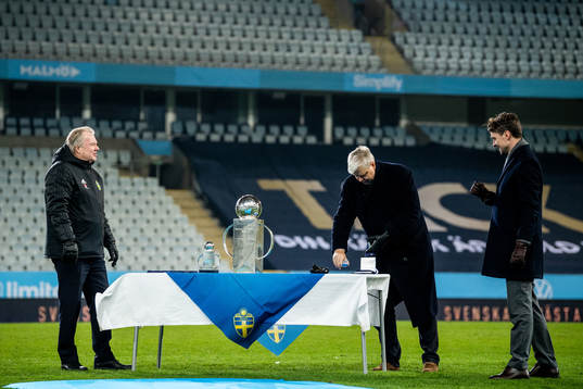 Fotbollförbundets ordförande Karl-Erik Nilsson och