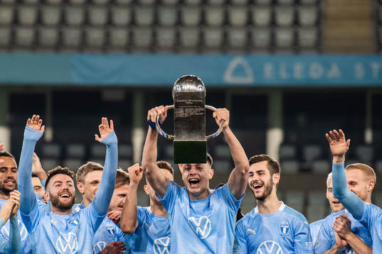 Malmö FFs Anel Ahmedhodzic  jublar med Lennart Johanssons