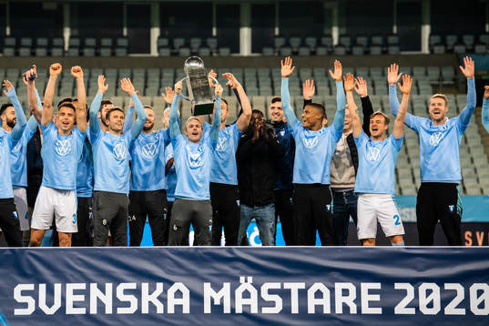Malmö FFs Oscar Lewicki  jublar med Lennart Johanssons