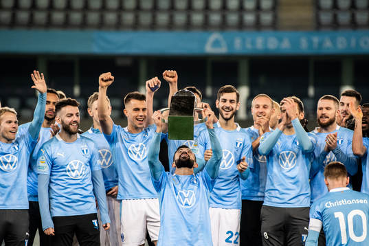Malmö FFs Behrang Safari jublar med Lennart Johanssons