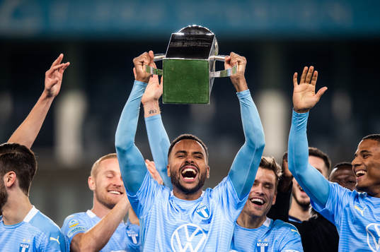 Malmö FFs Isaac Kiese Thelin  jublar med Lennart