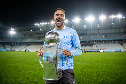 Malmö FFs Isaac Kiese Thelin jublar med Lennart Johanssons