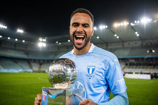 Malmö FFs Isaac Kiese Thelin jublar med Lennart Johanssons