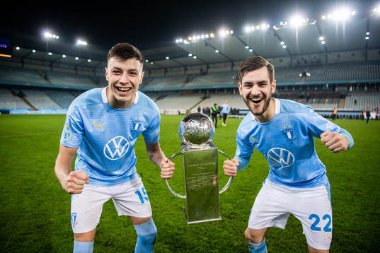 Malmö FFs Anel Ahmedhodzic och Adi Nalic jublar med