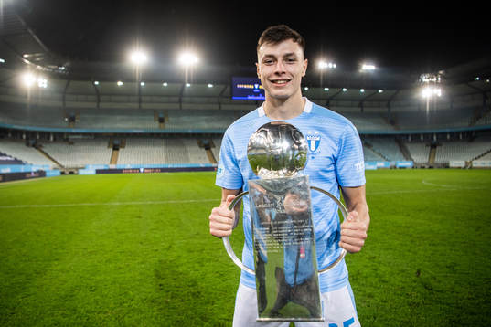 Malmö FFs Anel Ahmedhodzic jublar med Lennart Johanssons