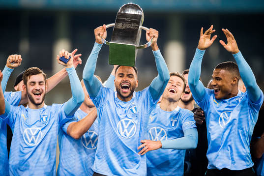 Malmö FFs Isaac Kiese Thelin jublar med Lennart Johanssons