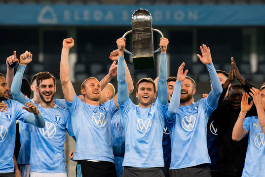 Malmö FFs Arnór Traustason jublar med Lennart Johanssons