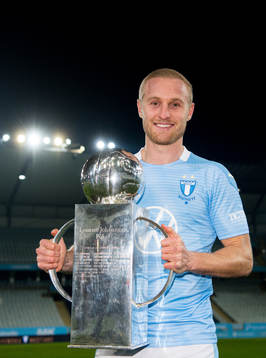 Malmö FFs Franz Brorsson med Lennart Johanssons pokal