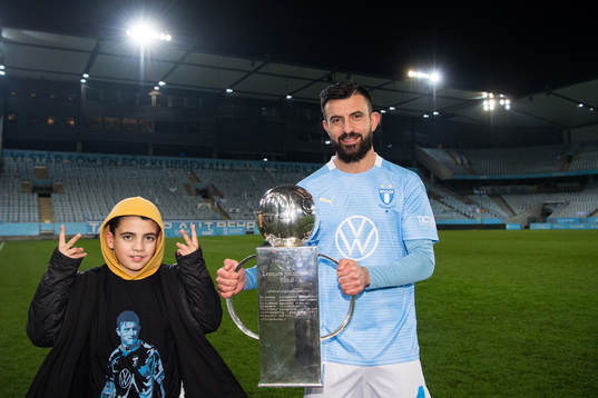 Malmö FFs Behrang Safari och sonen Emiliano med Lennart