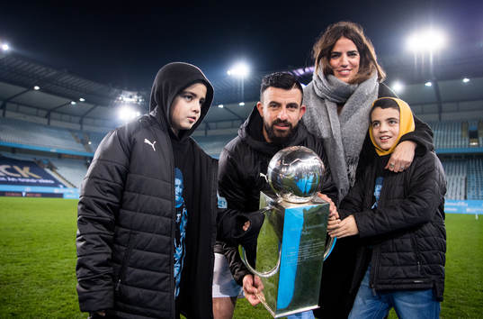 Malmö FFs Behrang Safari med sin familj, barnen Emiliano